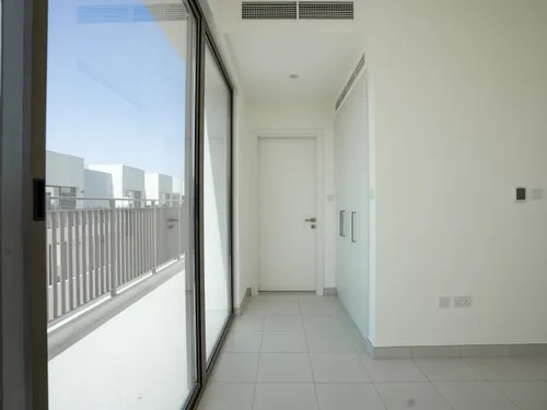 4 Bedrooms Townhouse in Parkside 2