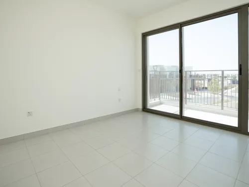 4 Bedrooms Townhouse in Parkside 2