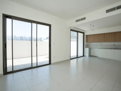 4 Bedrooms Townhouse in Parkside 2