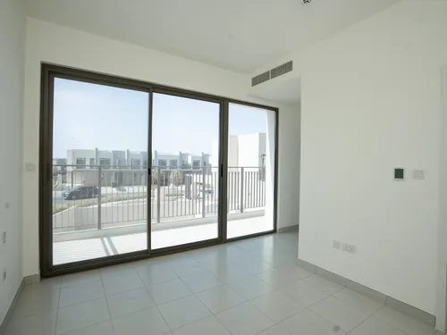 4 Bedrooms Townhouse in Parkside 2