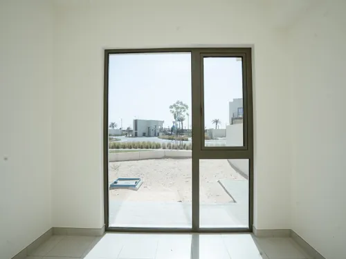 4 Bedrooms Townhouse in Parkside 2