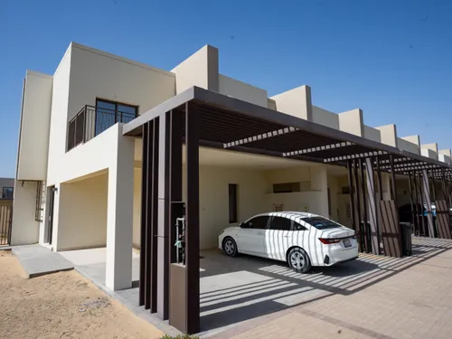4 Bedrooms Townhouse in Parkside 2