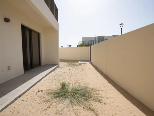 4 Bedrooms Townhouse in Parkside 2