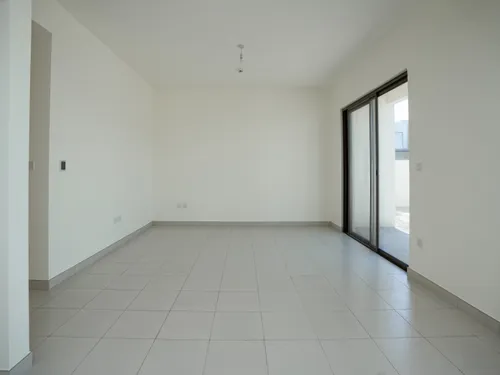 4 Bedrooms Townhouse in Parkside 2