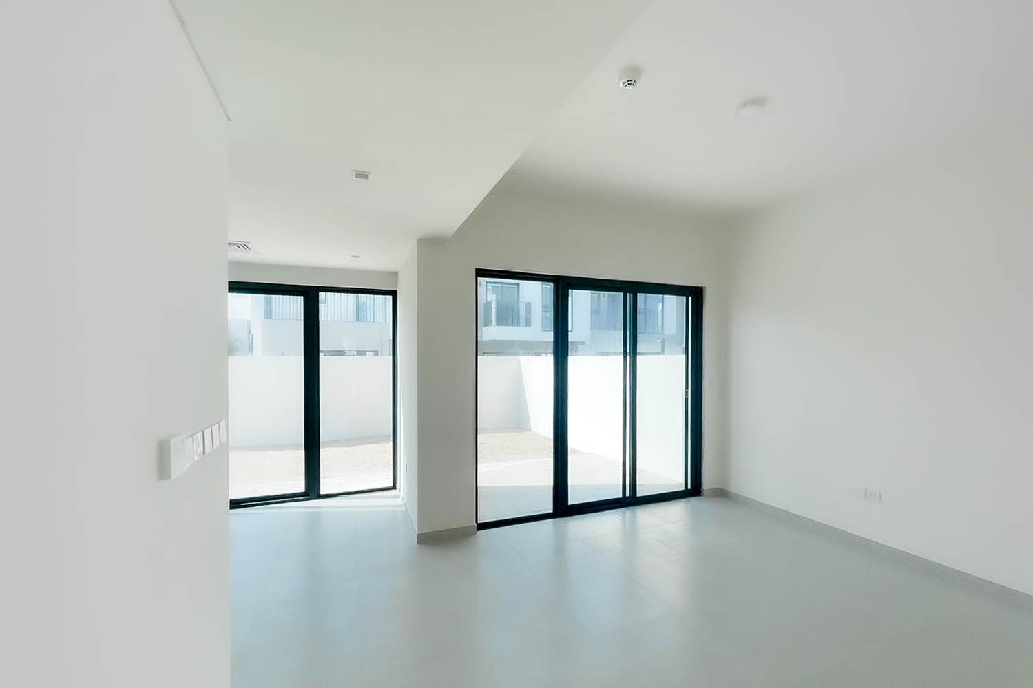 4 Bedrooms Townhouse in Greenviews 2