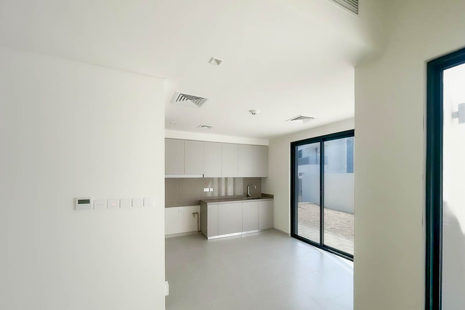 4 Bedrooms Townhouse in Greenviews 2