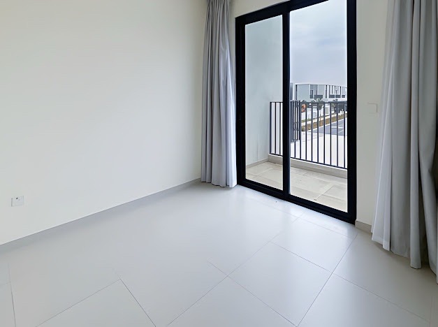 4 Bedrooms Townhouse in Greenview