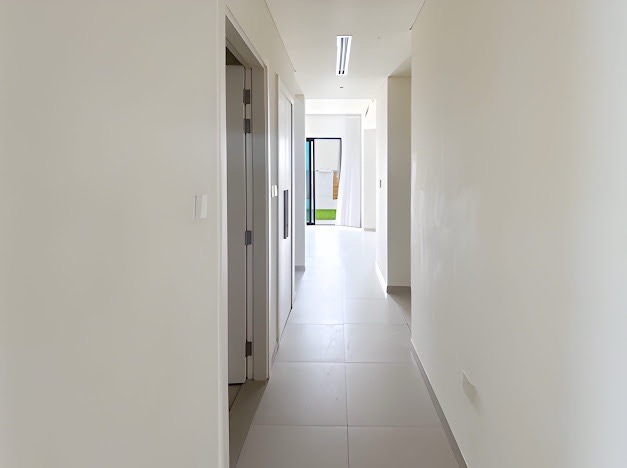 4 Bedrooms Townhouse in Greenview