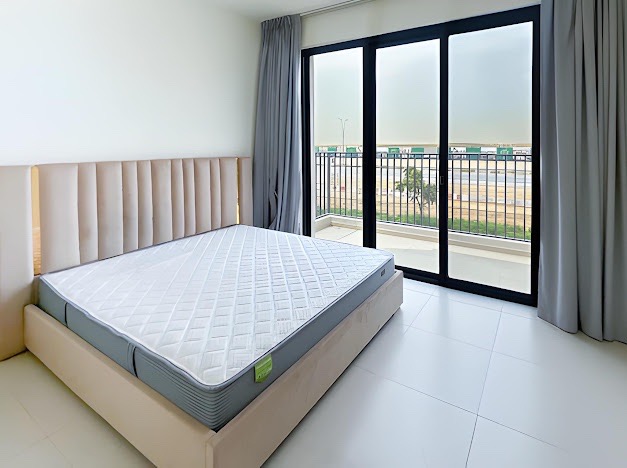 4 Bedrooms Townhouse in Greenview