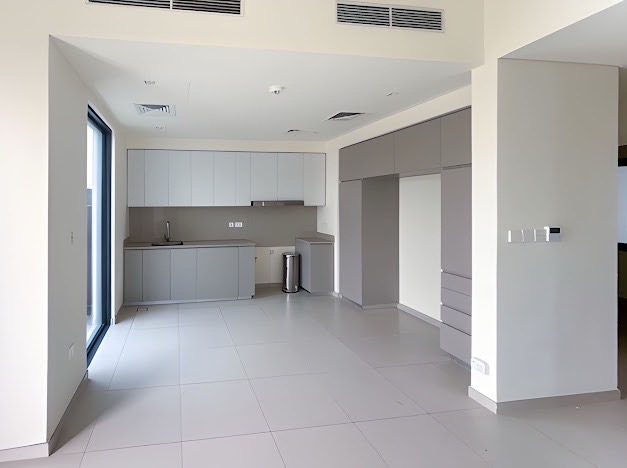 4 Bedrooms Townhouse in Greenview