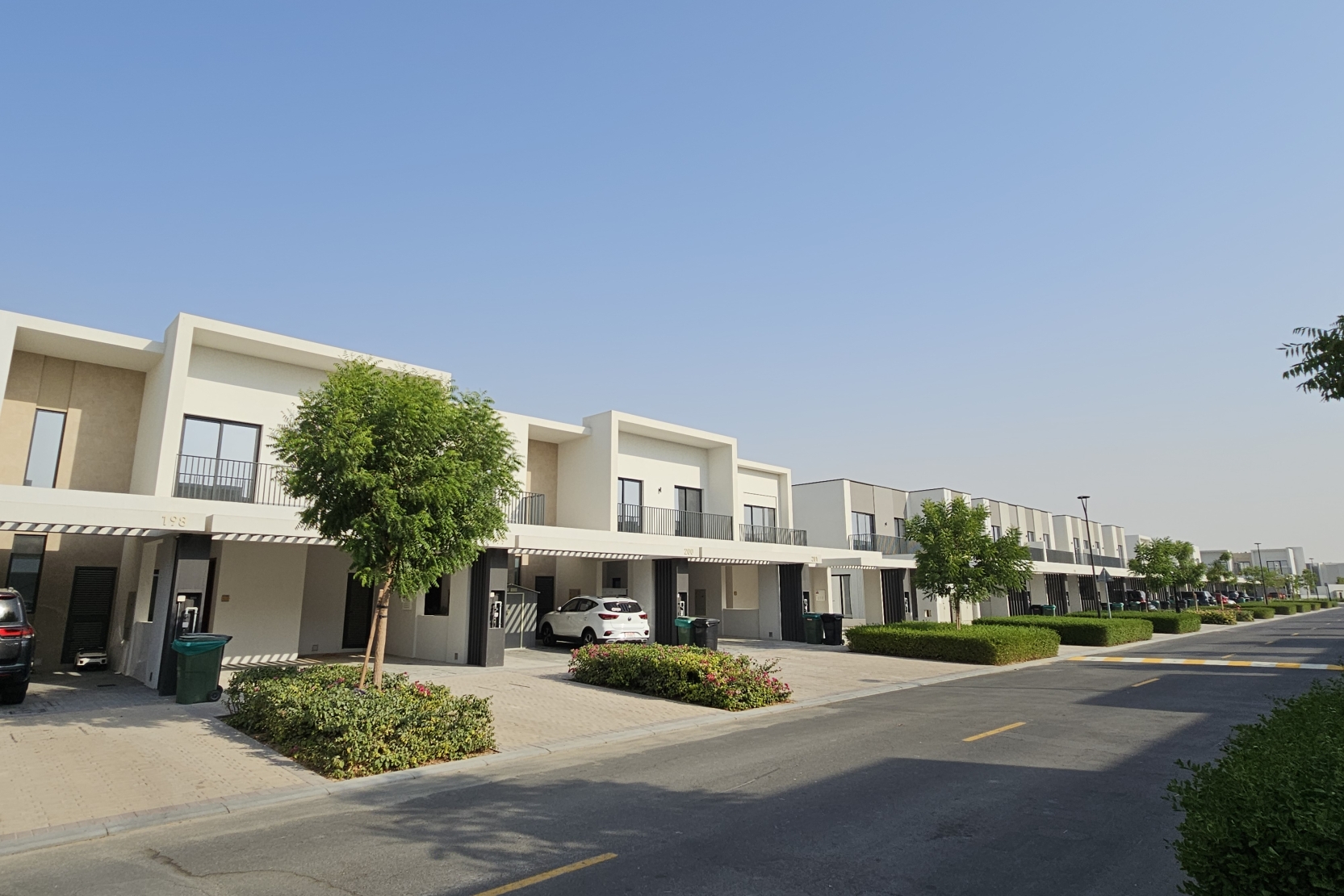 4 Bedrooms Townhouse in Greenview