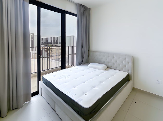 4 Bedrooms Townhouse in Greenview