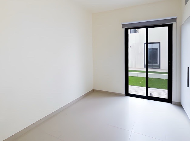 4 Bedrooms Townhouse in Greenview