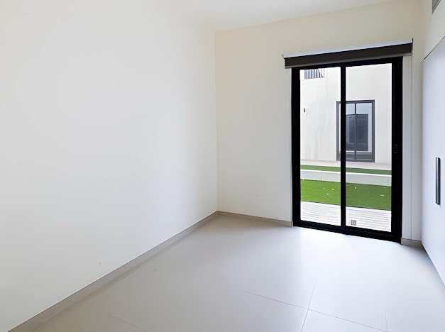 4 Bedrooms Townhouse in Greenview