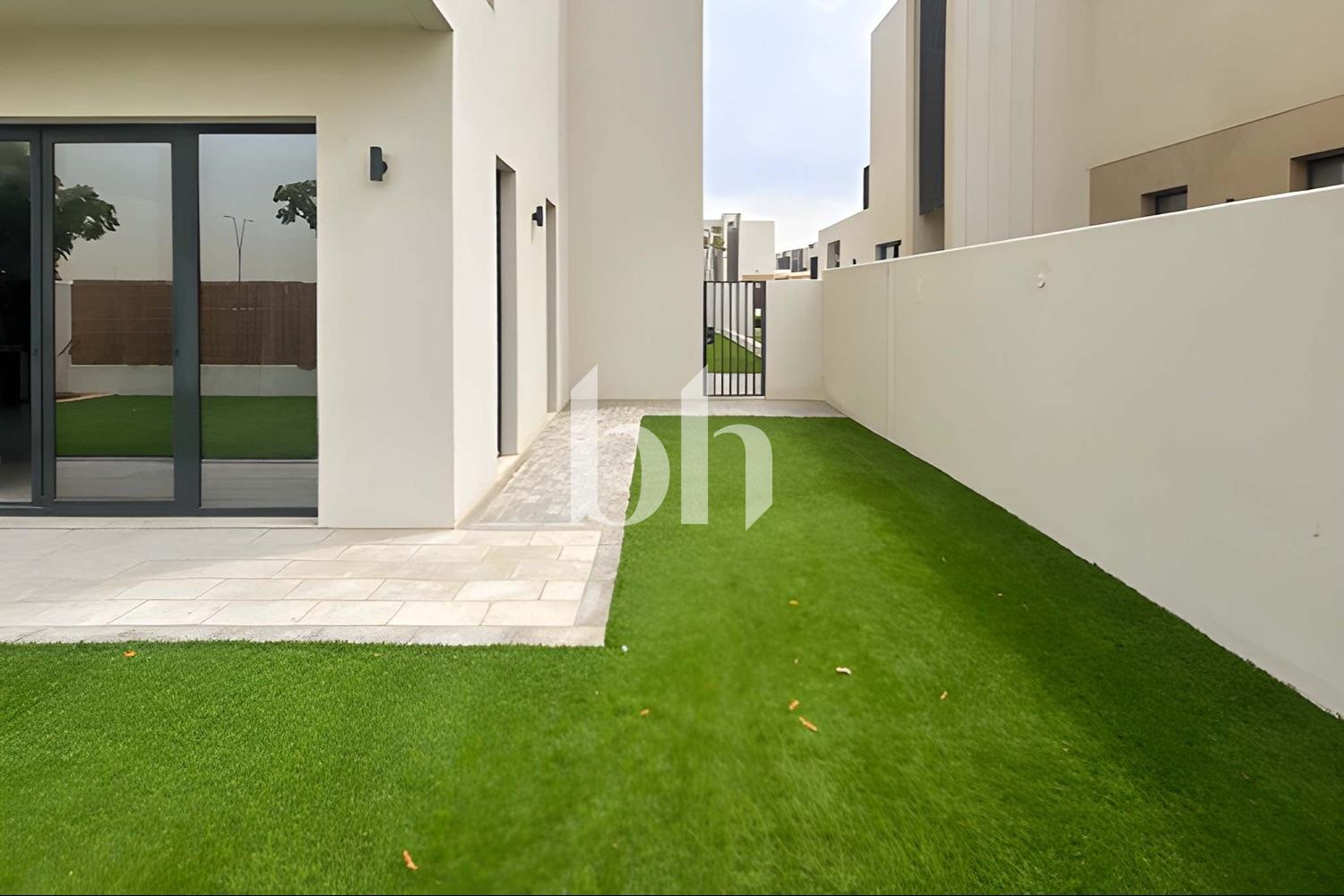 Vacant Now | Modern Community | End Plot