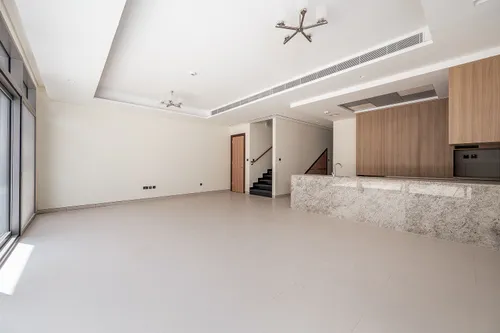 4 Bedrooms Villa in 180 Degrees Villas