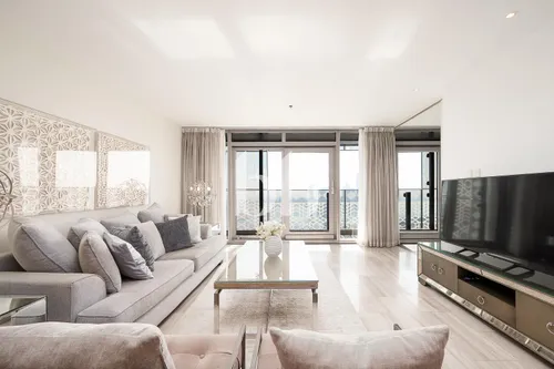 Luxuriously Furnished | Creek View | Huge Layout