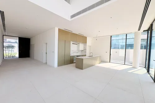 4 Bedrooms Villa in Nad Al Sheba Gardens