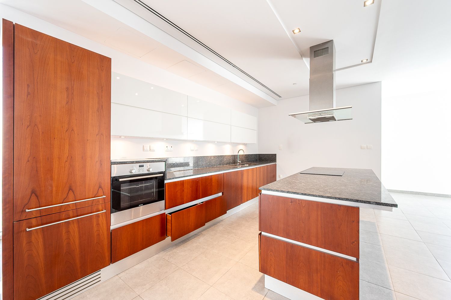 2 Bedrooms Apartment in Maze Tower