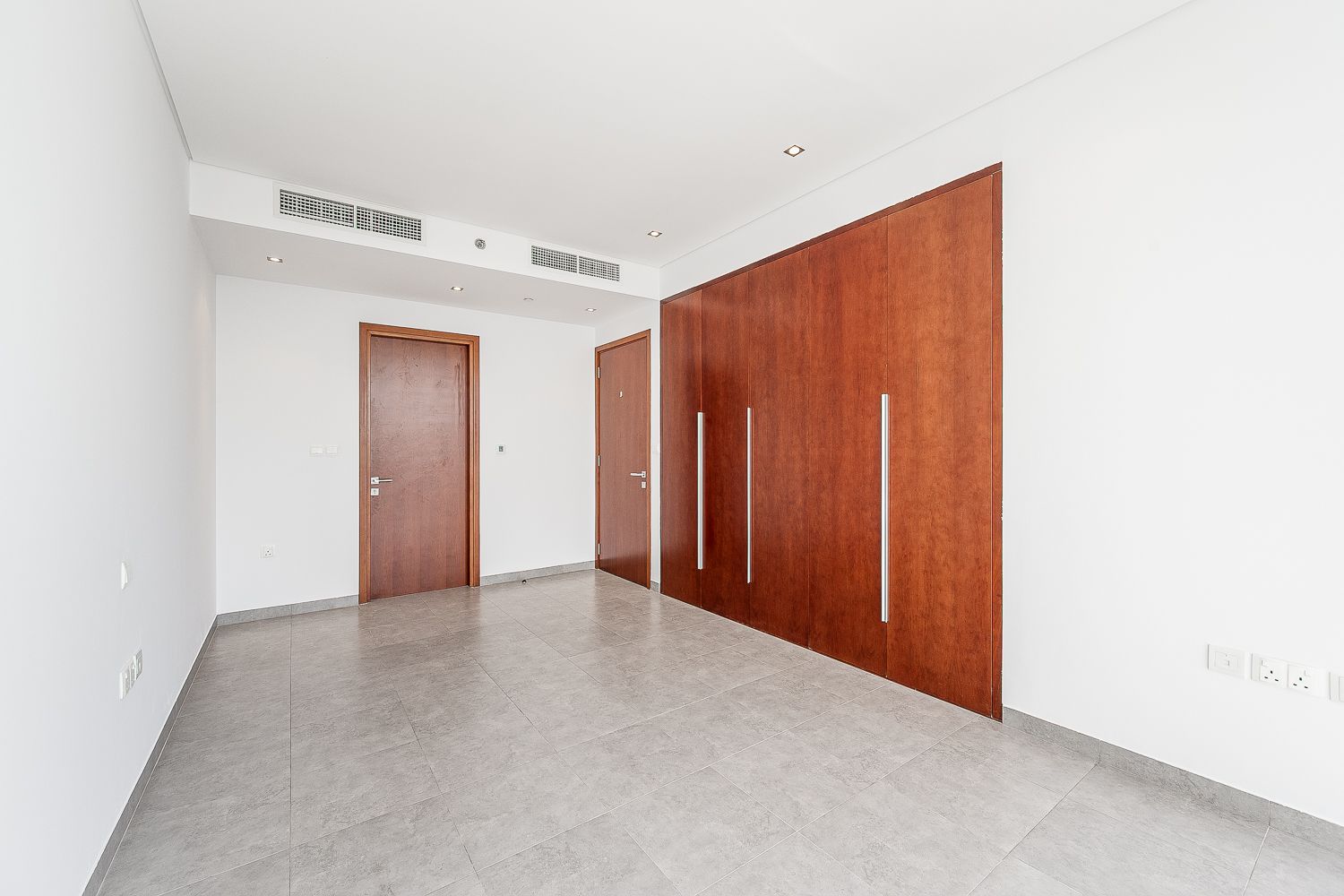 2 Bedrooms Apartment in Maze Tower