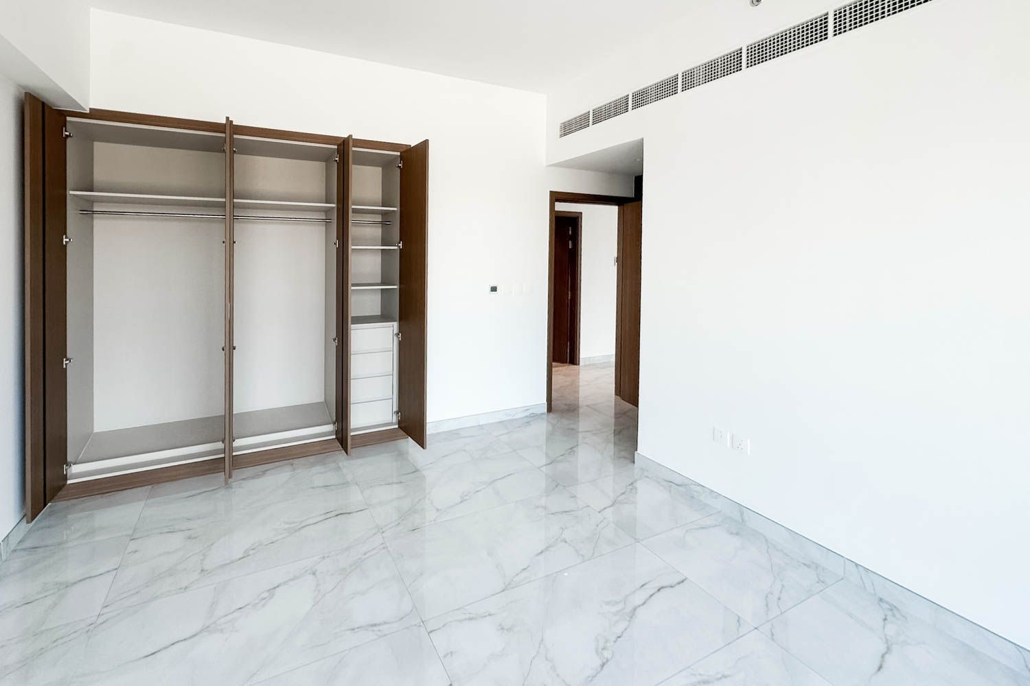 2 Bedrooms Apartment in Azizi Vista