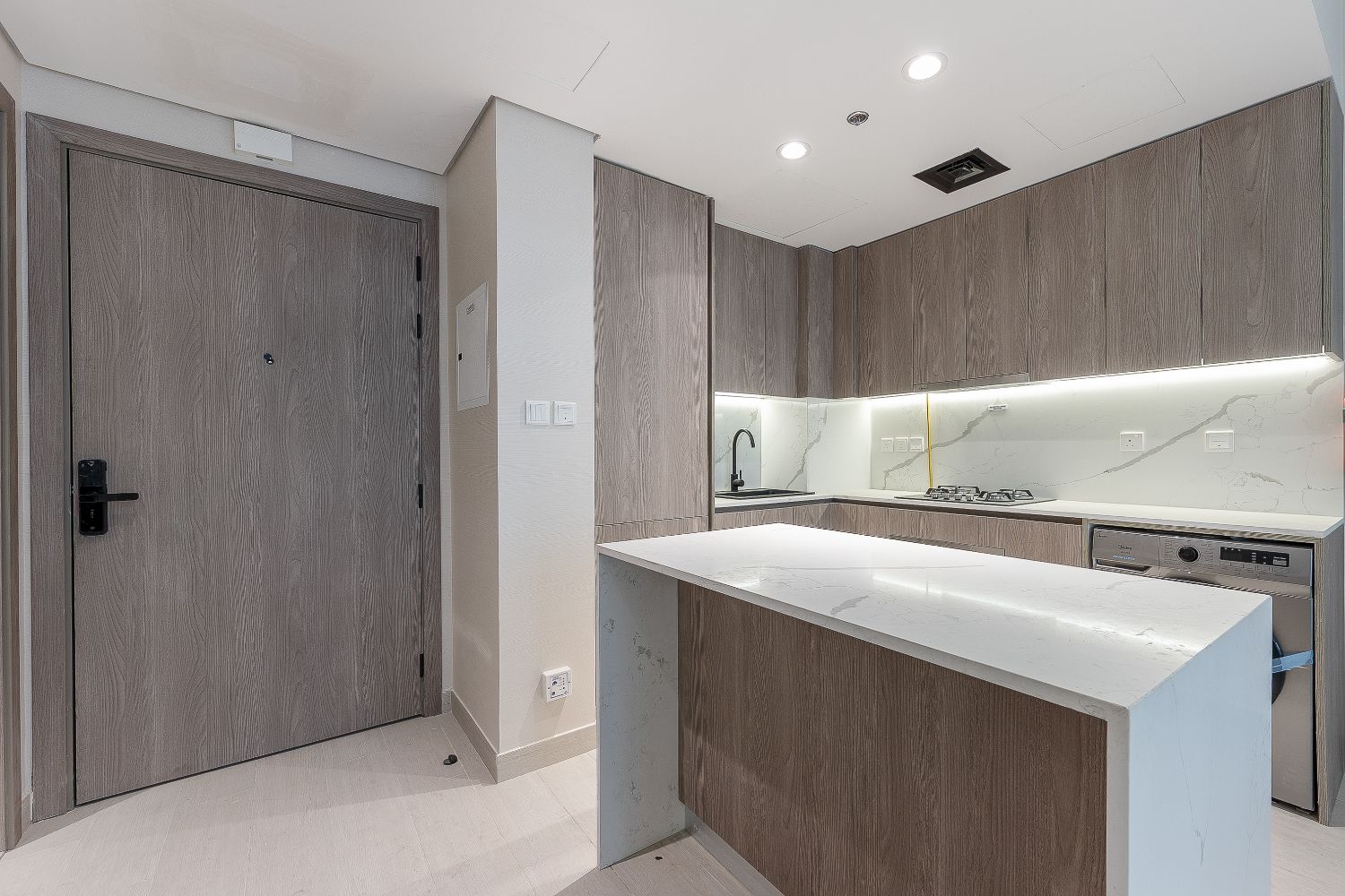 1 Bedroom Apartment in Laya Heights