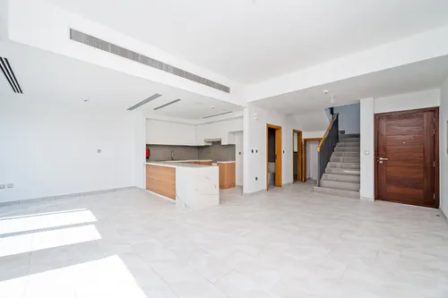 3 Bedrooms Townhouse in La Rosa 4