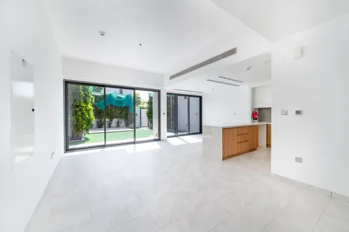 3 Bedrooms Townhouse in La Rosa 4