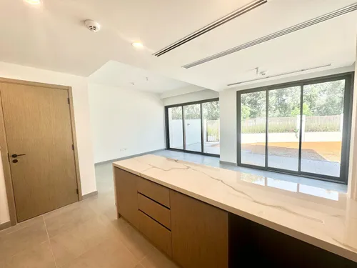 4 Bedrooms Townhouse in La Violeta 2