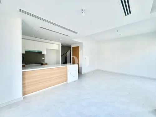 4 Bedrooms Townhouse in La Rosa 5