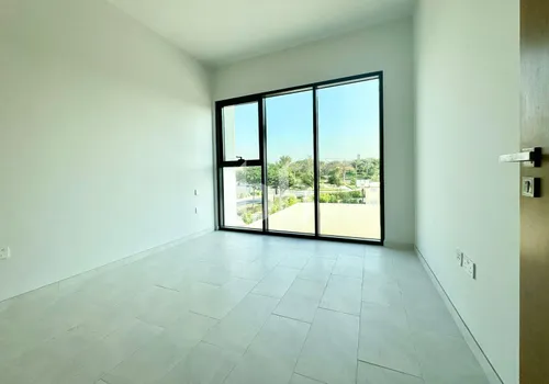 4 Bedrooms Townhouse in La Rosa 5