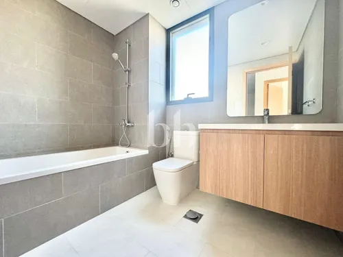 4 Bedrooms Townhouse in La Rosa 5