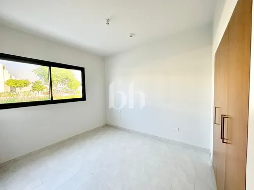 4 Bedrooms Townhouse in La Rosa 5