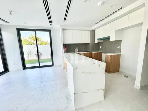 4 Bedrooms Townhouse in La Rosa 5