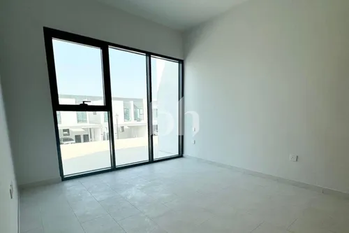 4 Bedrooms Townhouse in La Rosa 5