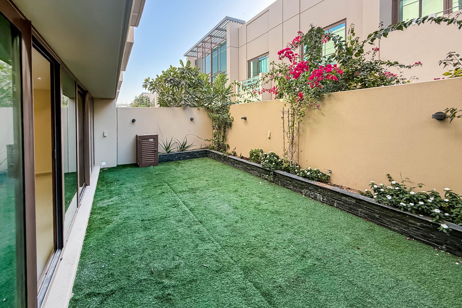 4 Bedrooms Townhouse in Grand Views