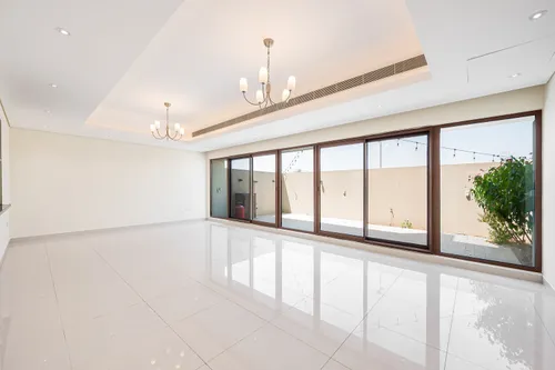 4 Bedrooms Townhouse in Grand Views