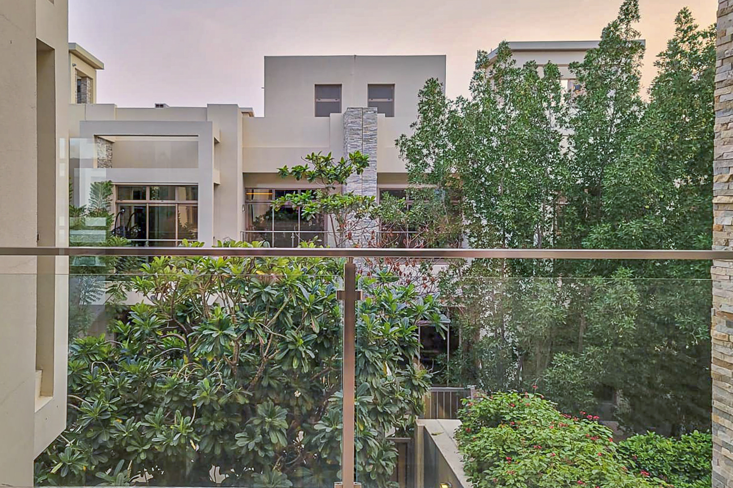 3 Bedrooms Townhouse in Polo Townhouses