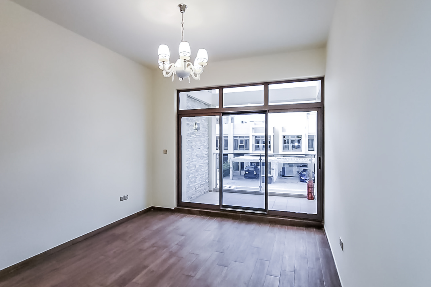 3 Bedrooms Townhouse in Polo Townhouses