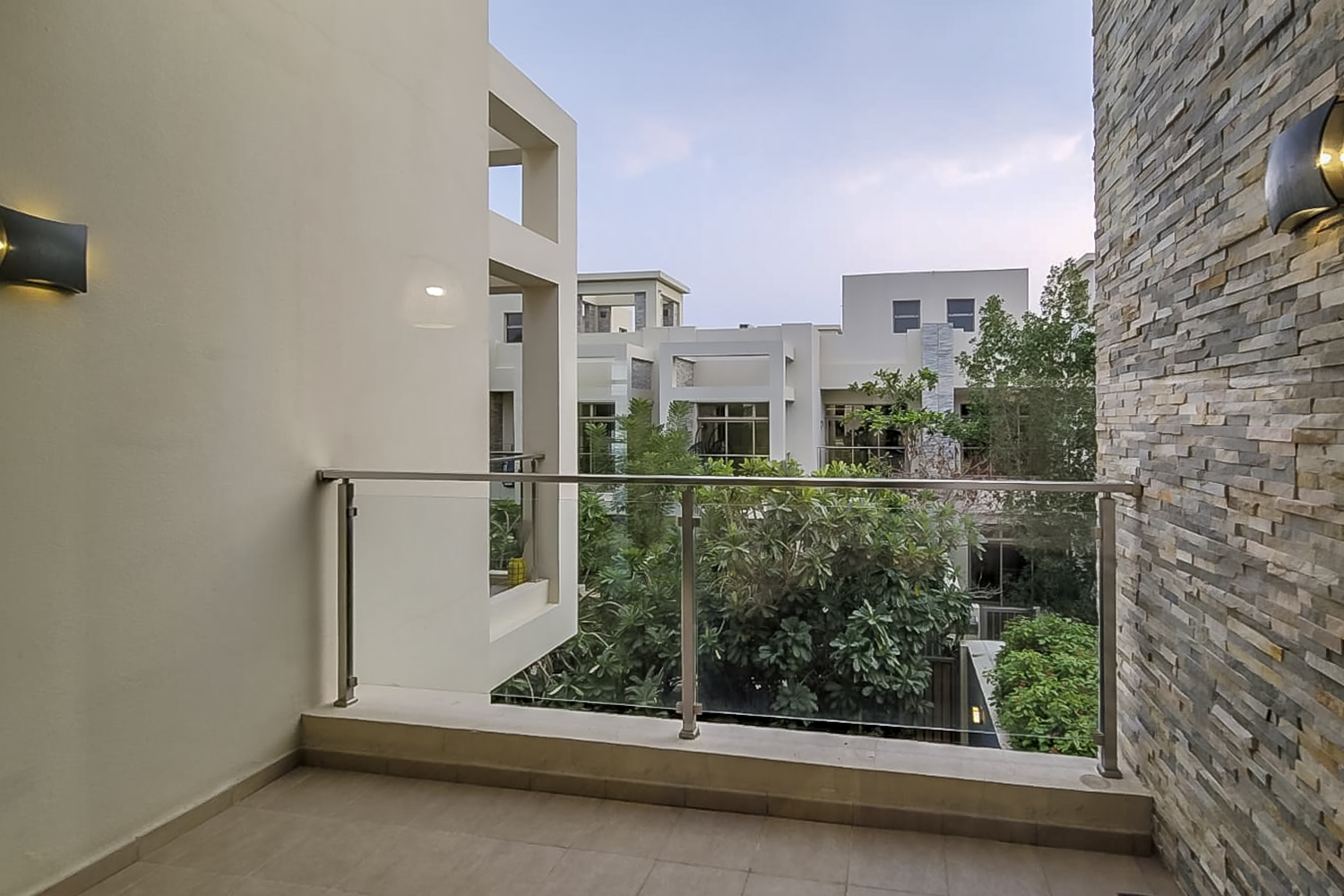 3 Bedrooms Townhouse in Polo Townhouses