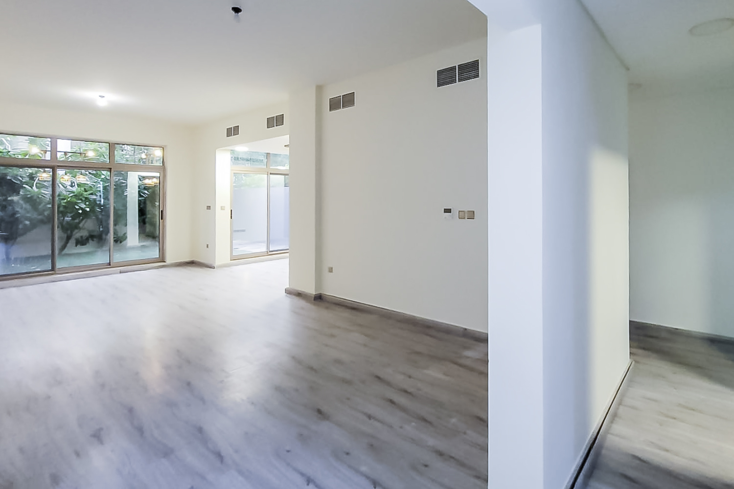 3 Bedrooms Townhouse in Polo Townhouses