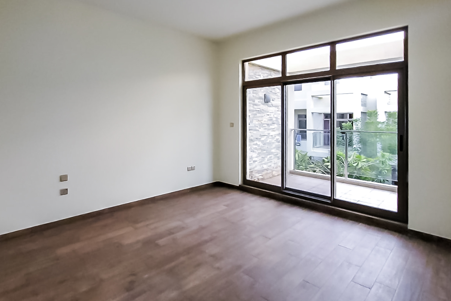 3 Bedrooms Townhouse in Polo Townhouses