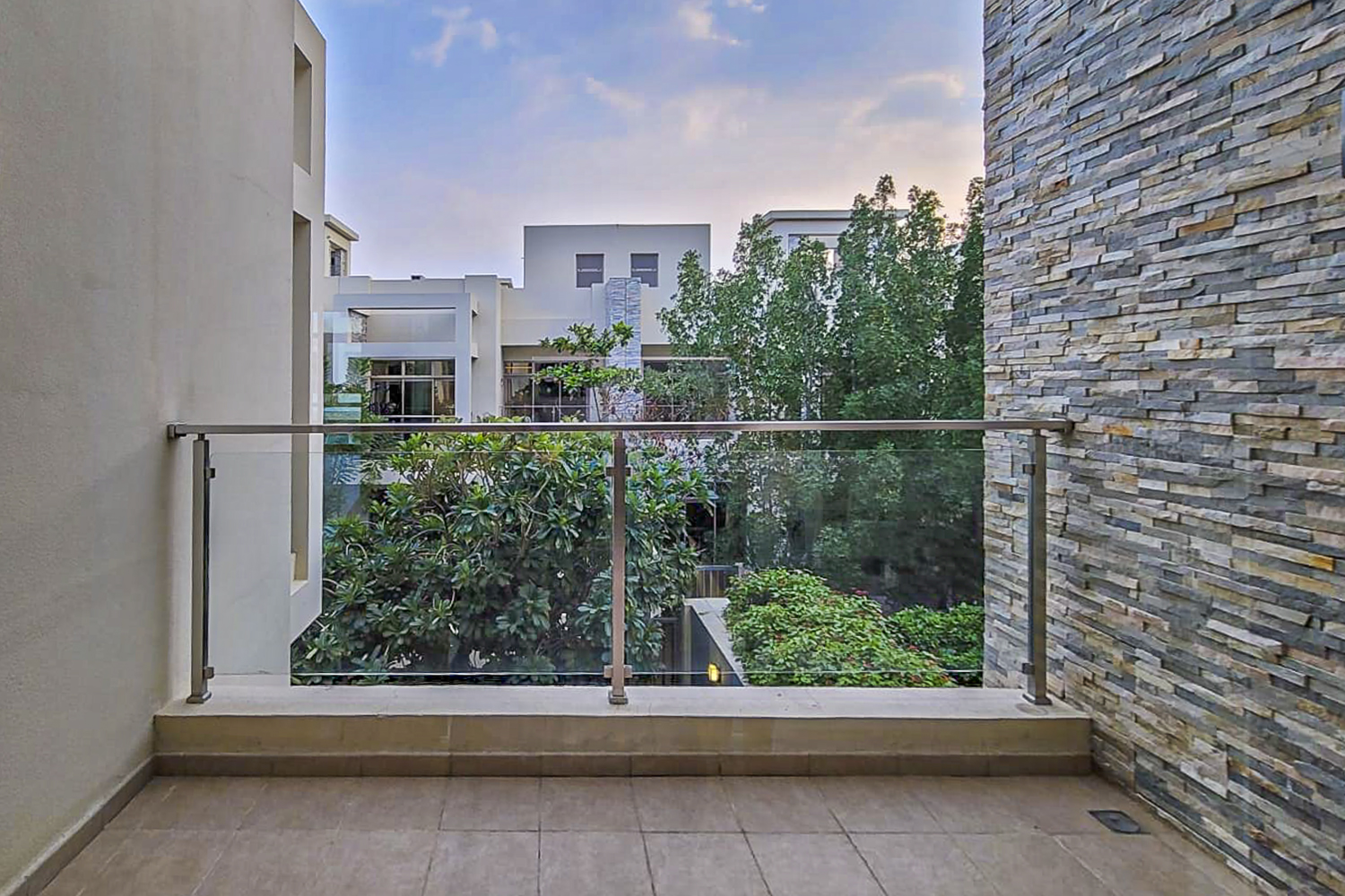 3 Bedrooms Townhouse in Polo Townhouses