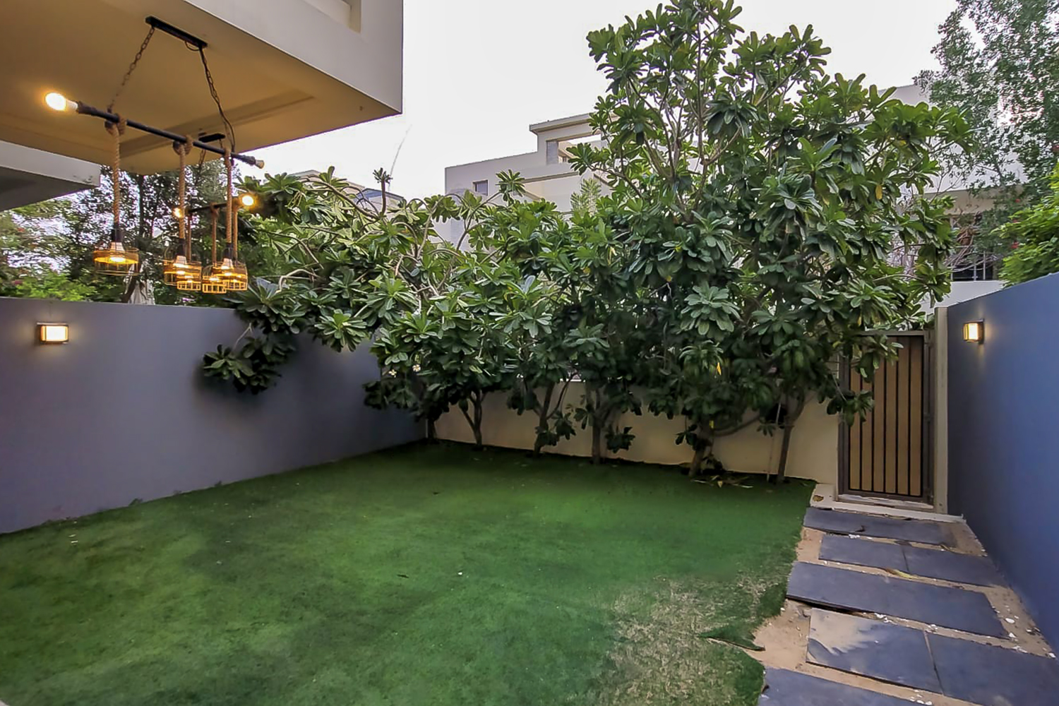 3 Bedrooms Townhouse in Polo Townhouses