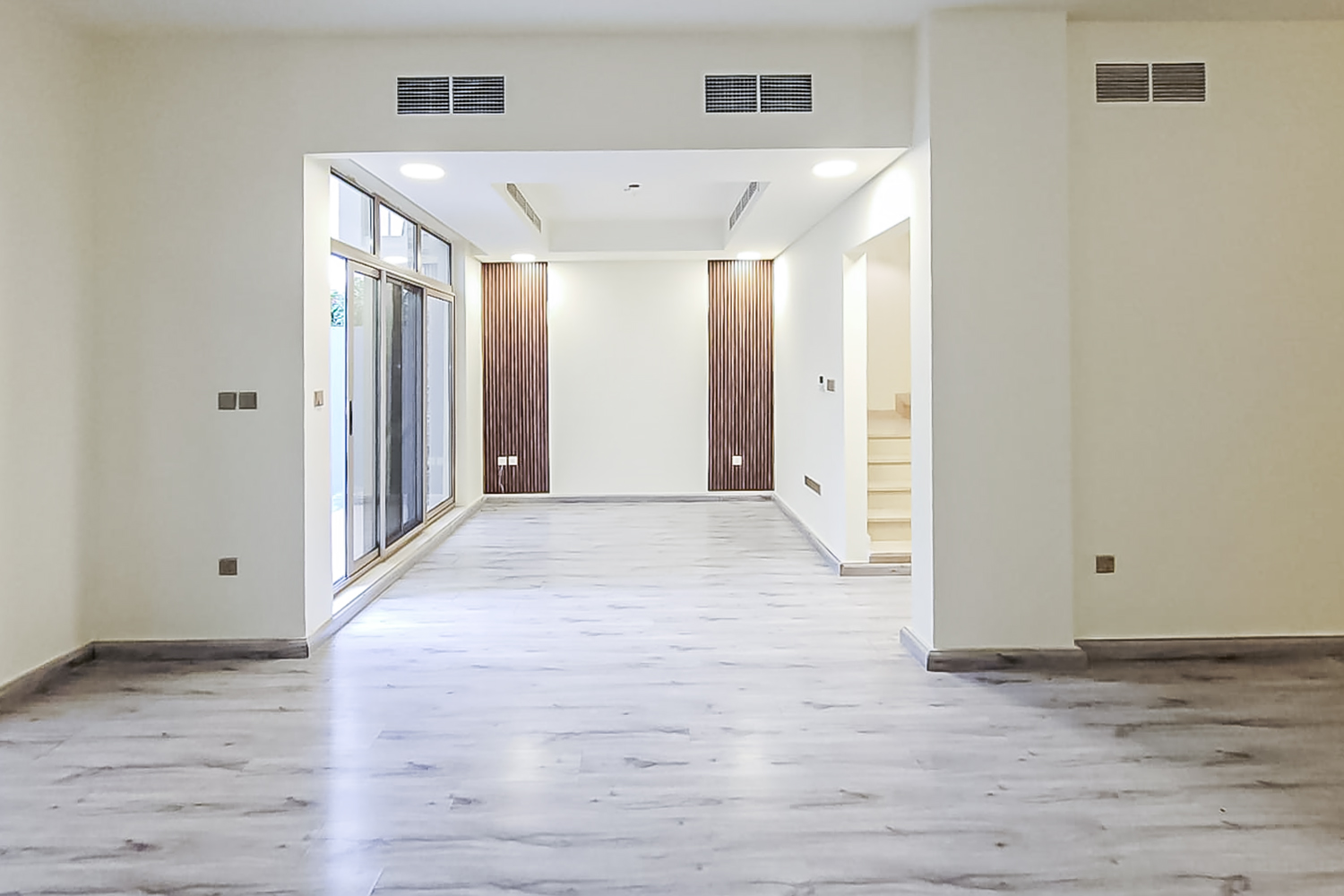 3 Bedrooms Townhouse in Polo Townhouses