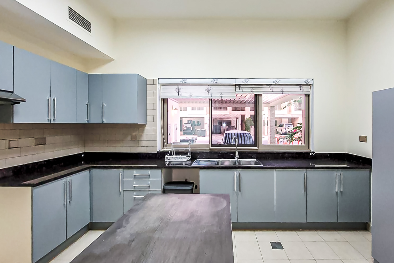 3 Bedrooms Townhouse in Polo Townhouses