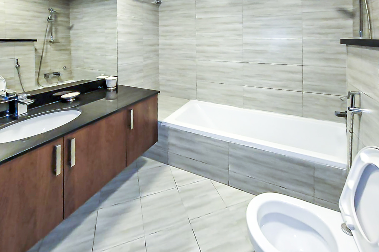 3 Bedrooms Townhouse in Polo Townhouses