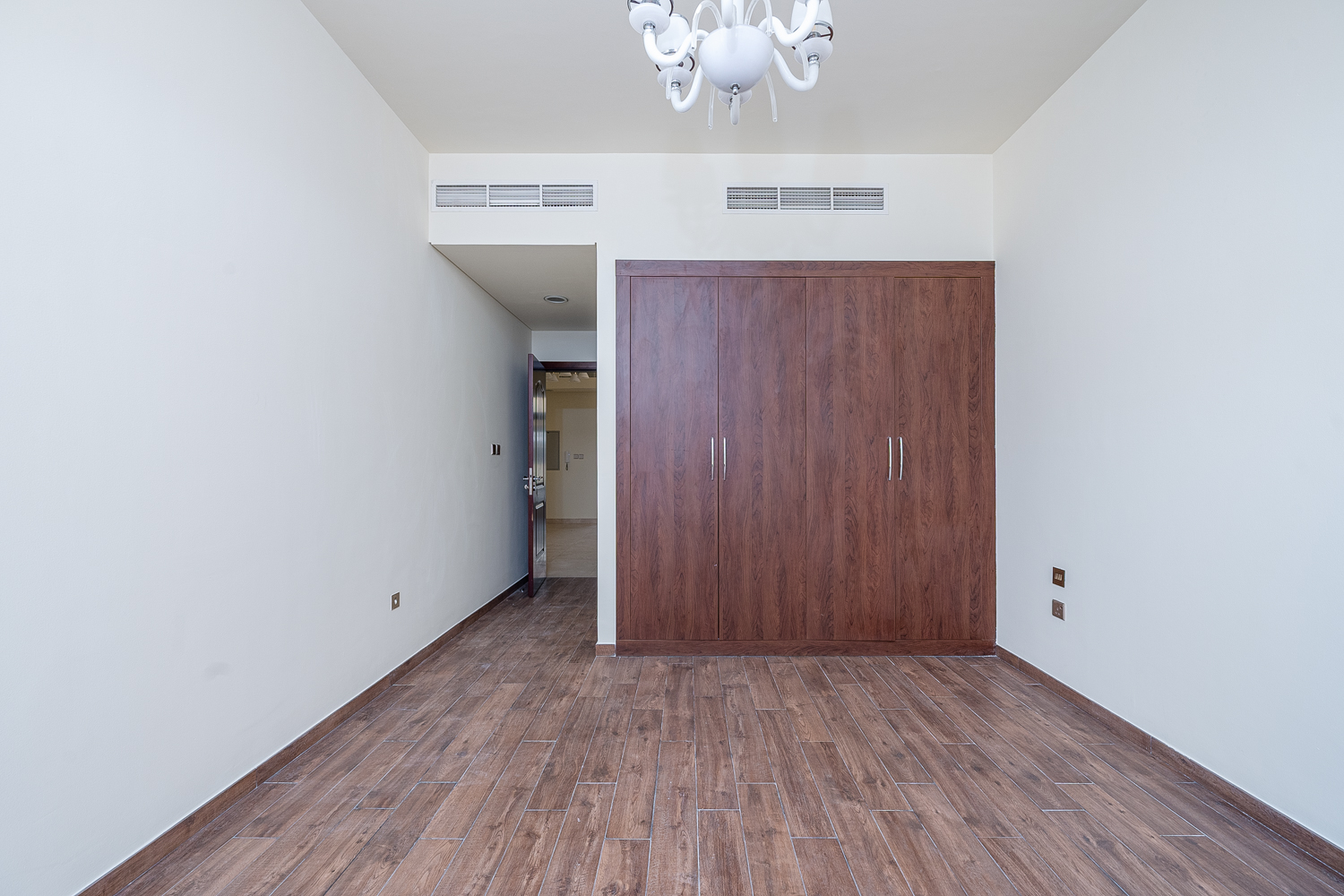 3 Bedrooms Townhouse in Polo Townhouses