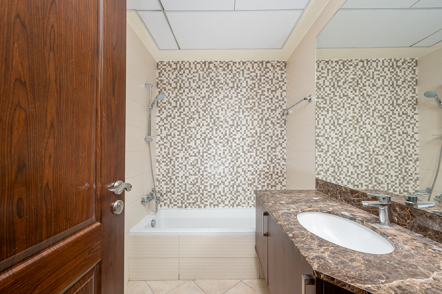 3 Bedrooms Townhouse in Polo Townhouses