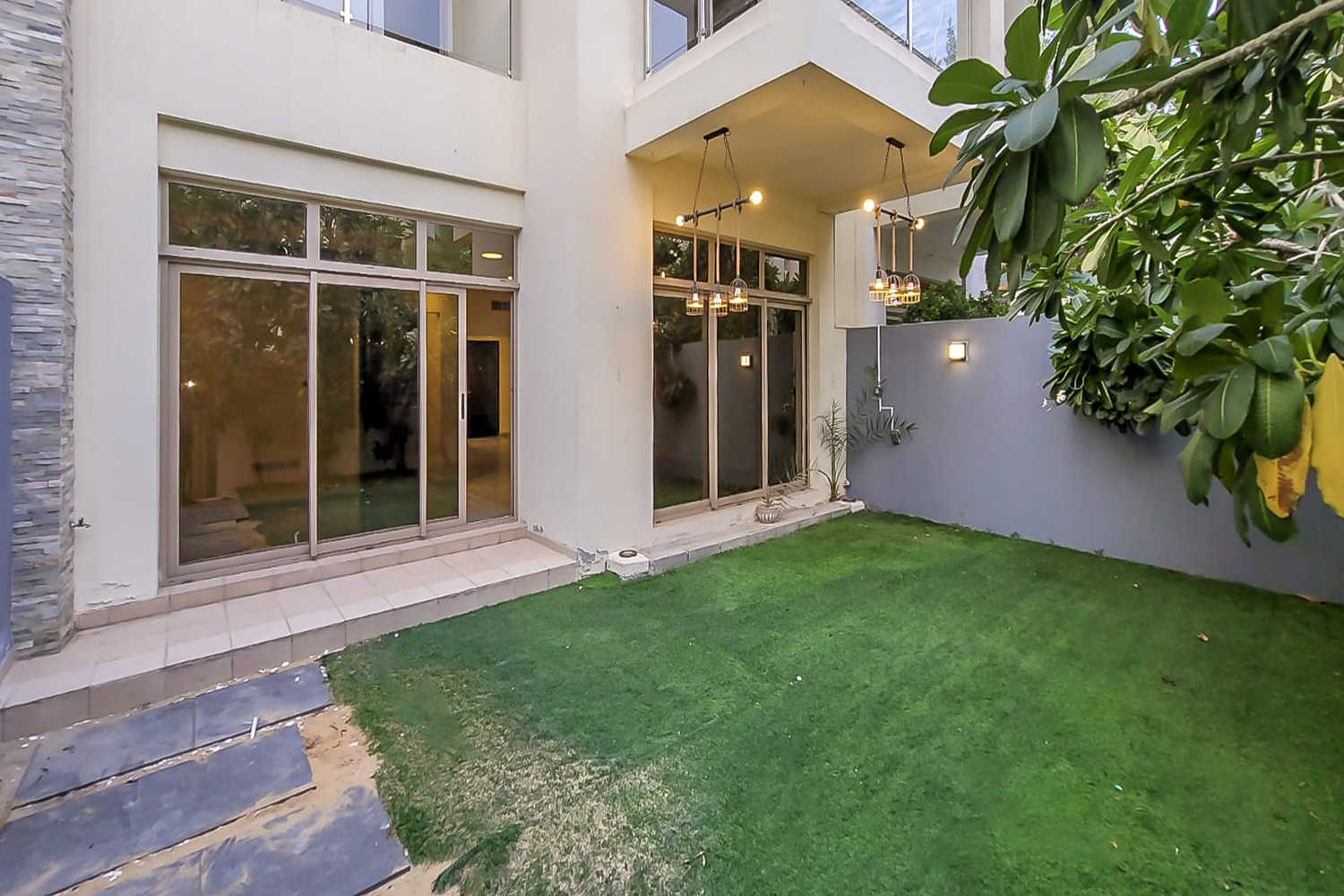 3 Bedrooms Townhouse in Polo Townhouses